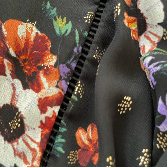 Black floral dress. Size 2X  NWT - Picture 3 of 4